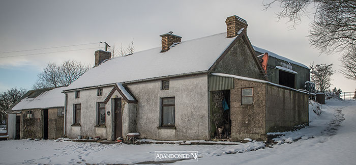 Photographer Explores A Perfectly Preserved 19th Century Cottage, That Even Has A Newspaper Reporting The Titanic Sinking Photographer Explores A Perfectly Preserved 19th Century Cottage, That Even Has A Newspaper Reporting The Titanic Sinking