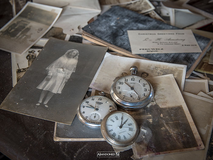 Photographer Explores A Perfectly Preserved 19th Century Cottage, That Even Has A Newspaper Reporting The Titanic Sinking Photographer Explores A Perfectly Preserved 19th Century Cottage, That Even Has A Newspaper Reporting The Titanic Sinking