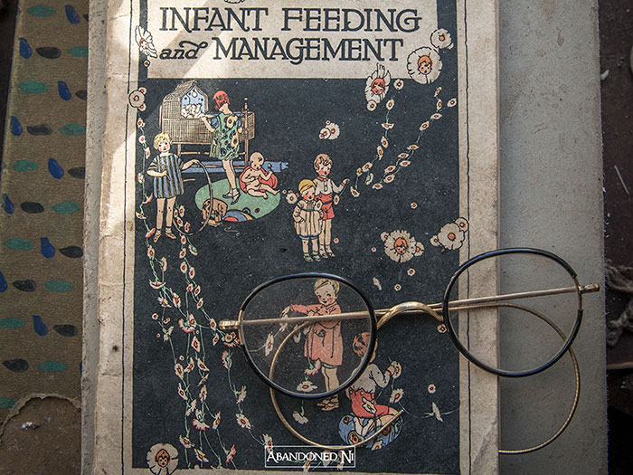 Photographer Explores A Perfectly Preserved 19th Century Cottage, That Even Has A Newspaper Reporting The Titanic Sinking