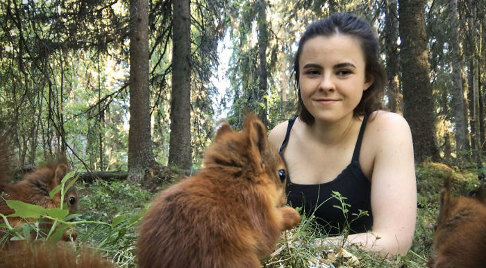 Photographer Puts Her Mic In Front Of A Baby Squirrel, And Its Adorable Munching Sounds Get Over 12M Views Photographer Puts Her Mic In Front Of A Baby Squirrel, And Its Adorable Munching Sounds Get Over 12M Views