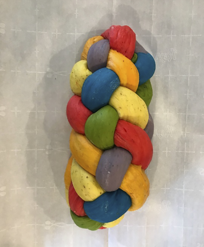 People Applaud This Mom Who Baked A Rainbow Challah To Celebrate Pride Month People Applaud This Mom Who Baked A Rainbow Challah To Celebrate Pride Month
