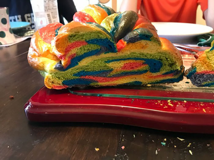 People Applaud This Mom Who Baked A Rainbow Challah To Celebrate Pride Month People Applaud This Mom Who Baked A Rainbow Challah To Celebrate Pride Month