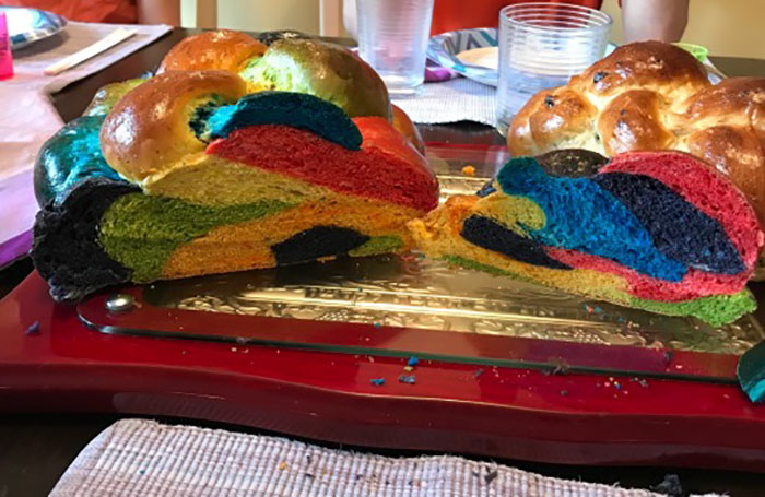 People Applaud This Mom Who Baked A Rainbow Challah To Celebrate Pride Month People Applaud This Mom Who Baked A Rainbow Challah To Celebrate Pride Month