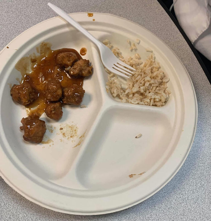 18 People Compare Some School Lunches, Show That US Education Is Underfunded While Their Police Is Overfunded