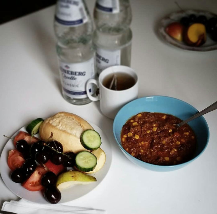 18 People Compare Some School Lunches, Show That US Education Is Underfunded While Their Police Is Overfunded 18 People Compare Some School Lunches, Show That US Education Is Underfunded While Their Police Is Overfunded