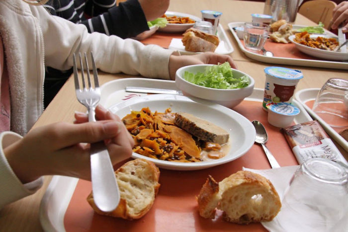 18 People Compare Some School Lunches, Show That US Education Is Underfunded While Their Police Is Overfunded 18 People Compare Some School Lunches, Show That US Education Is Underfunded While Their Police Is Overfunded