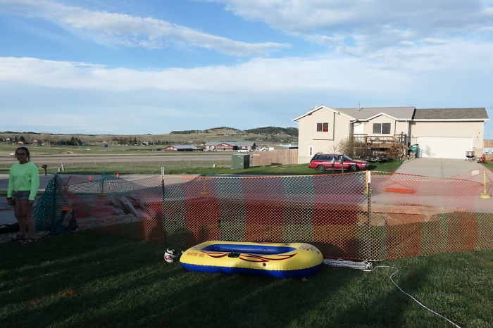 Giant Sinkhole Opens Up In South Dakota, People Go Inside It To Investigate And The Pics Go Viral Giant Sinkhole Opens Up In South Dakota, People Go Inside It To Investigate And The Pics Go Viral