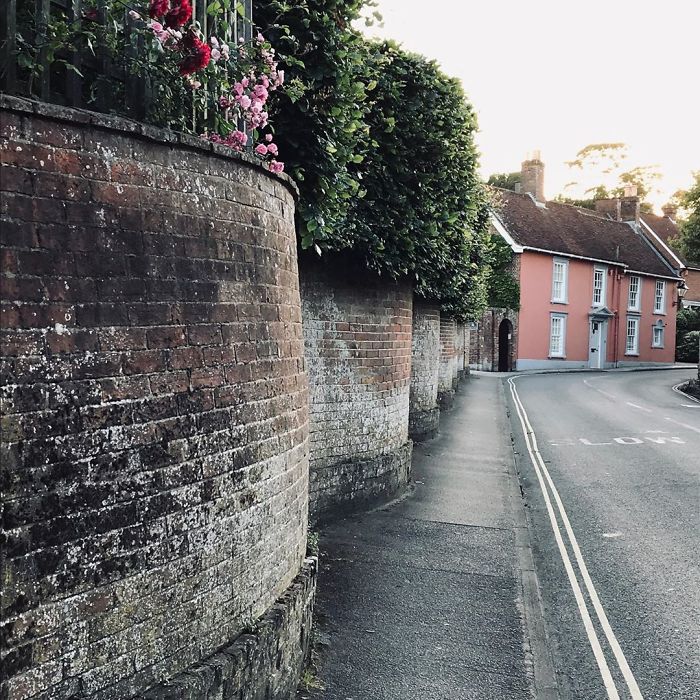 15 Pics Of Wavy Crinkle Crankle Garden Walls That Take Fewer Bricks To Build Than Straight Ones 15 Pics Of Wavy Crinkle Crankle Garden Walls That Take Fewer Bricks To Build Than Straight Ones