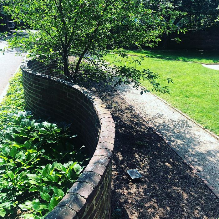 15 Pics Of Wavy Crinkle Crankle Garden Walls That Take Fewer Bricks To Build Than Straight Ones 15 Pics Of Wavy Crinkle Crankle Garden Walls That Take Fewer Bricks To Build Than Straight Ones