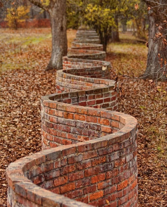 15 Pics Of Wavy Crinkle Crankle Garden Walls That Take Fewer Bricks To Build Than Straight Ones 15 Pics Of Wavy Crinkle Crankle Garden Walls That Take Fewer Bricks To Build Than Straight Ones