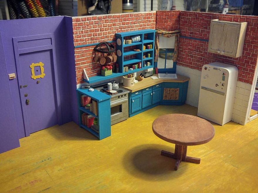 I Built A Tiny Model Of Monica’s Kitchen From “Friends” (11 Pics) I Built A Tiny Model Of Monica’s Kitchen From “Friends” (11 Pics)