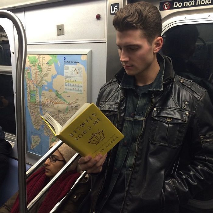 Instagram-Account-Shares-Hot-Dudes-Reading-Books