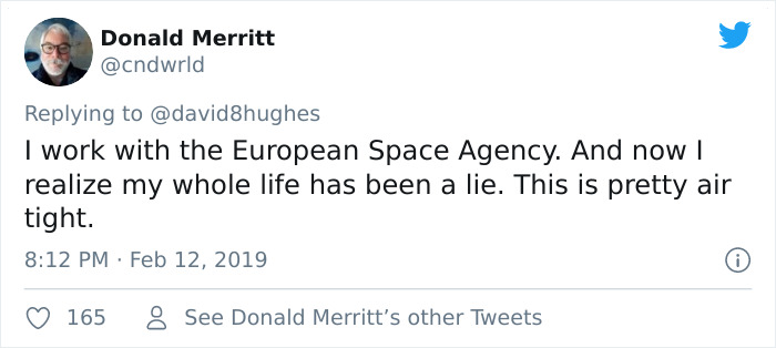 Guy Explains Why The Moon Landings Are A Hoax, And His Thread Is Better Than Any Conspiracy Theory Guy Explains Why The Moon Landings Are A Hoax, And His Thread Is Better Than Any Conspiracy Theory