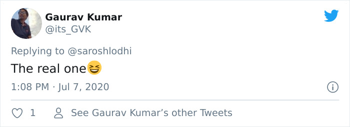 People Can't Agree Which Of These 2 Zebras Is Looking At The Camera