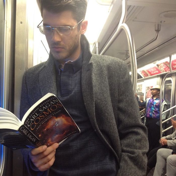 Instagram-Account-Shares-Hot-Dudes-Reading-Books