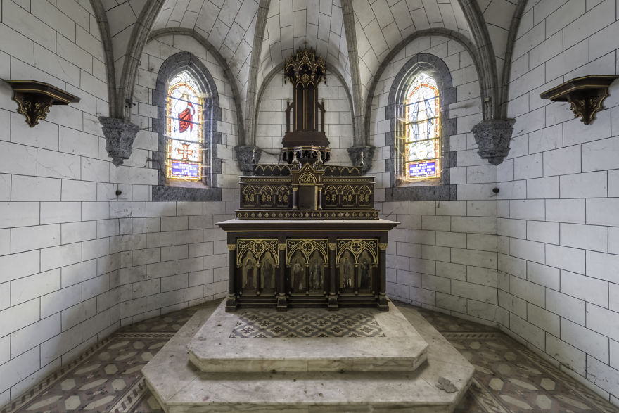 I Photographed 33 Shades Of Grey In 20th-Century Chapel In Portugal