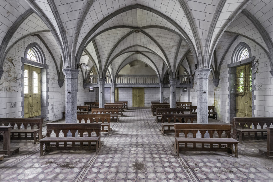 I Photographed 33 Shades Of Grey In 20th-Century Chapel In Portugal