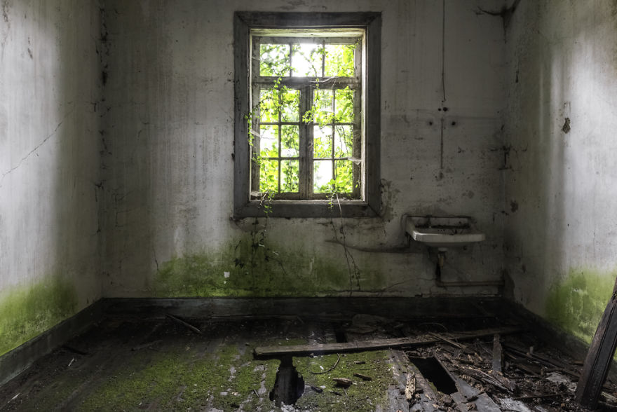 I Photographed 33 Shades Of Grey In 20th-Century Chapel In Portugal