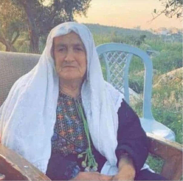 Man Climbs Up Hospital Wall And Watches Over His Mom From Outside The Hospital Day And Night Until She Dies Due To Coronavirus Man Climbs Up Hospital Wall And Watches Over His Mom From Outside The Hospital Day And Night Until She Dies Due To Coronavirus