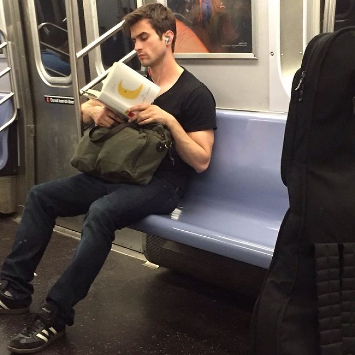 Instagram-Account-Shares-Hot-Dudes-Reading-Books