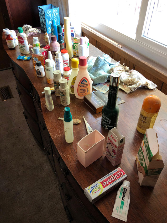 Family Found Strange 40 Y.O. 'Treasure' In Their Wall That Had Piled Up Through A Secret Hole In Their Cabinet Family Found Strange 40 Y.O. 'Treasure' In Their Wall That Had Piled Up Through A Secret Hole In Their Cabinet