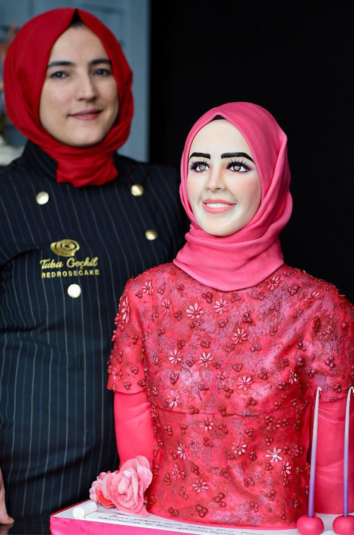 Woman Makes Hyper-Realistic Cakes That Look More Like Works Of Art