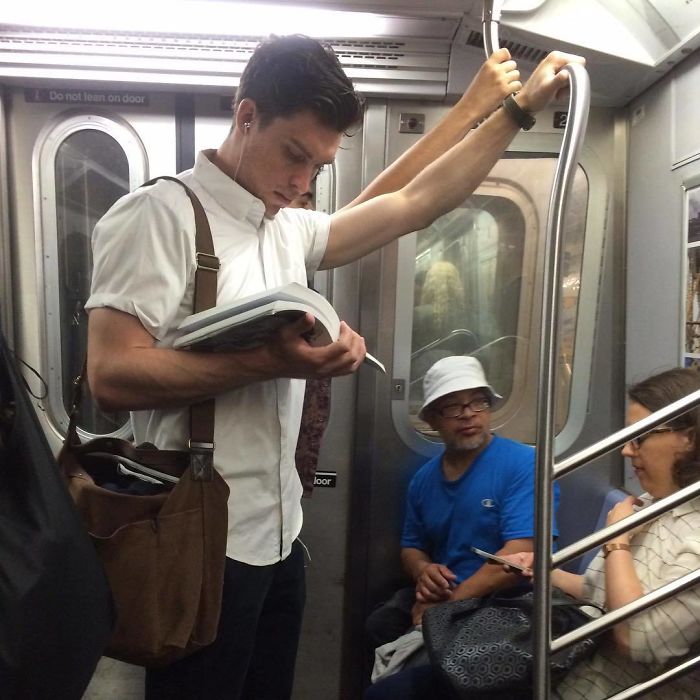 Instagram-Account-Shares-Hot-Dudes-Reading-Books