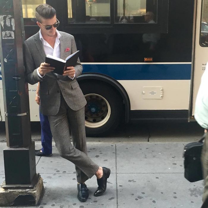 Instagram-Account-Shares-Hot-Dudes-Reading-Books