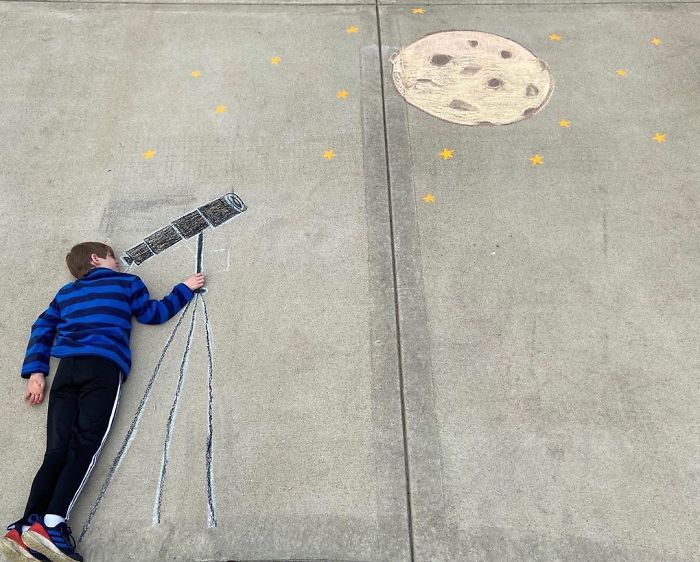 14-Year-Old-Daily-Chalk-Art-For-Her-Brother-So-He-Could-Travel