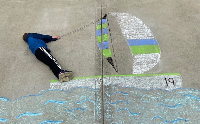 14-Year-Old-Daily-Chalk-Art-For-Her-Brother-So-He-Could-Travel