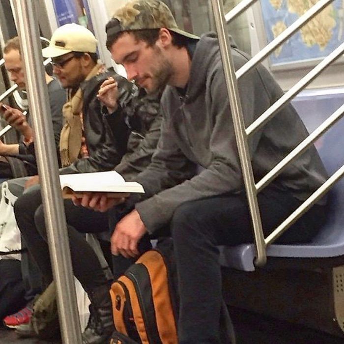 Instagram-Account-Shares-Hot-Dudes-Reading-Books