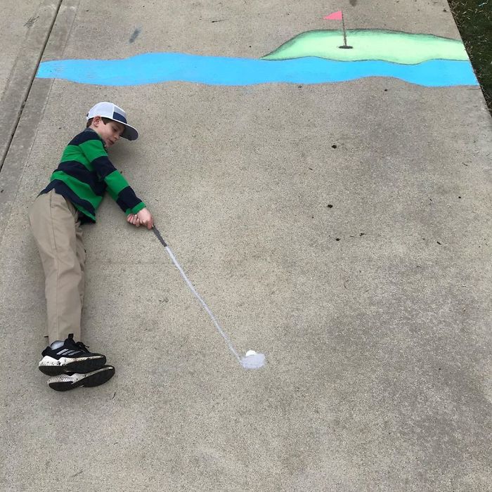 14-Year-Old-Daily-Chalk-Art-For-Her-Brother-So-He-Could-Travel