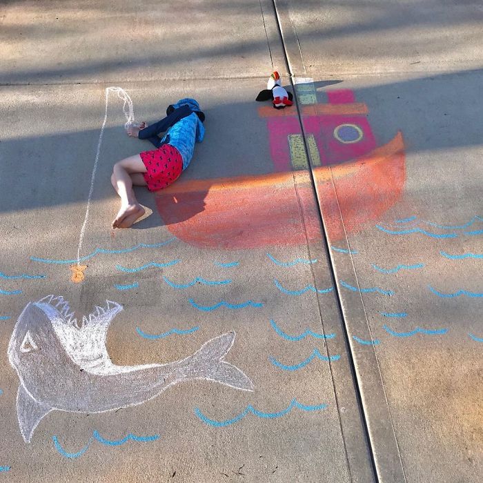 14-Year-Old-Daily-Chalk-Art-For-Her-Brother-So-He-Could-Travel