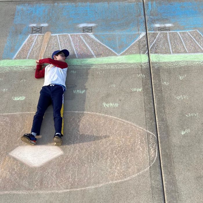 14-Year-Old-Daily-Chalk-Art-For-Her-Brother-So-He-Could-Travel