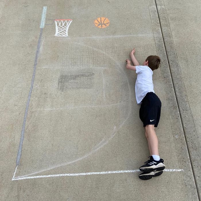 14-Year-Old-Daily-Chalk-Art-For-Her-Brother-So-He-Could-Travel