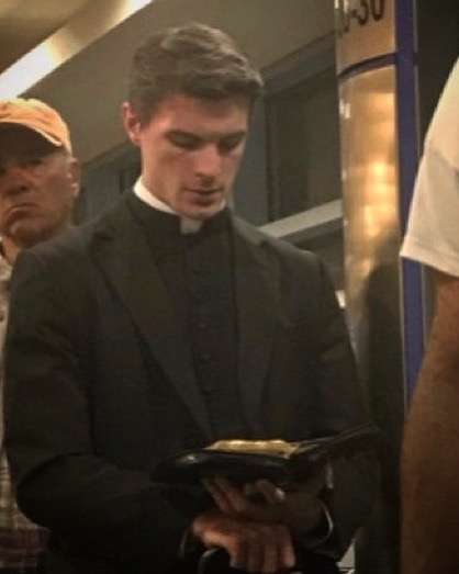 Instagram-Account-Shares-Hot-Dudes-Reading-Books