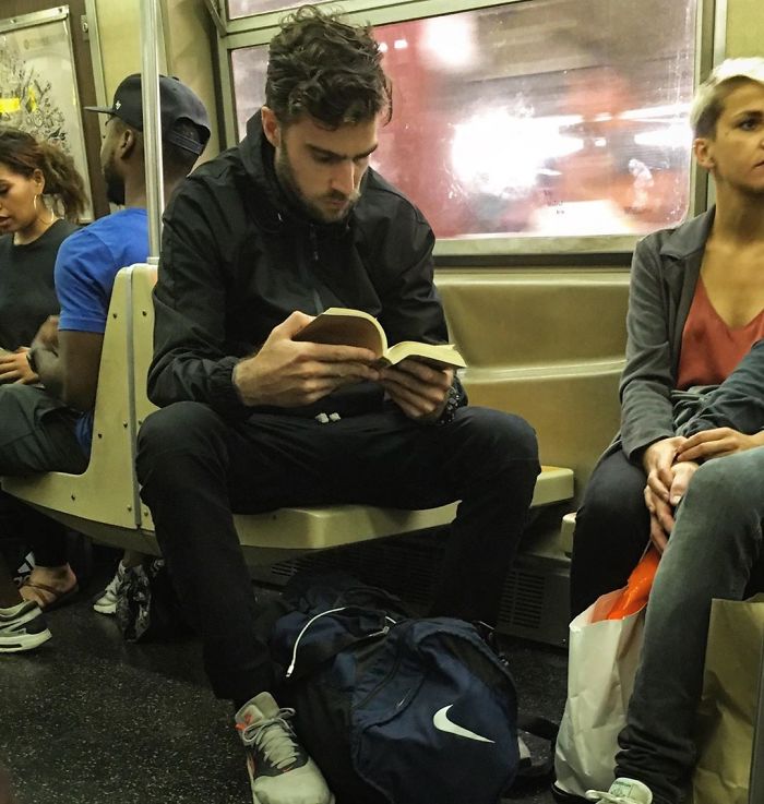 Instagram-Account-Shares-Hot-Dudes-Reading-Books