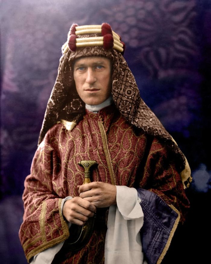 T.e. Lawrence, Known More Famously To Us As Lawrence Of Arabia, Seen Here In Bedouin Garb With His Famous Dagger