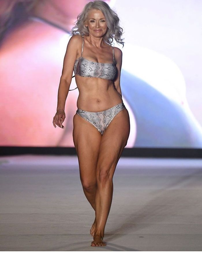 This 56-Year-Old Follows A Strict Diet, Exercises 4 Days A Week, And It Obviously Pays Off (21 Pics)