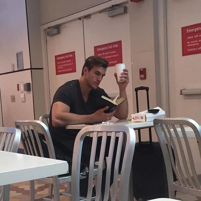 Instagram-Account-Shares-Hot-Dudes-Reading-Books