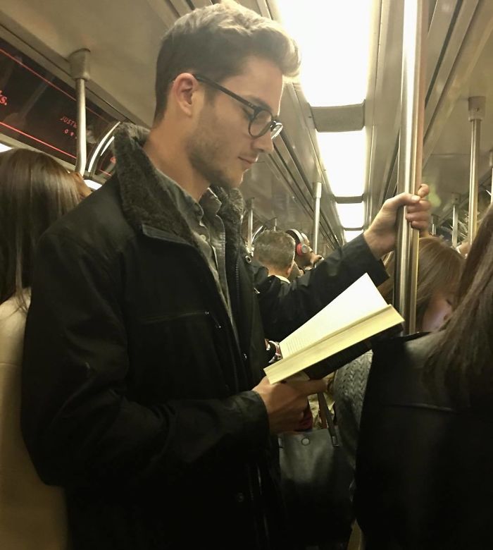 Instagram-Account-Shares-Hot-Dudes-Reading-Books