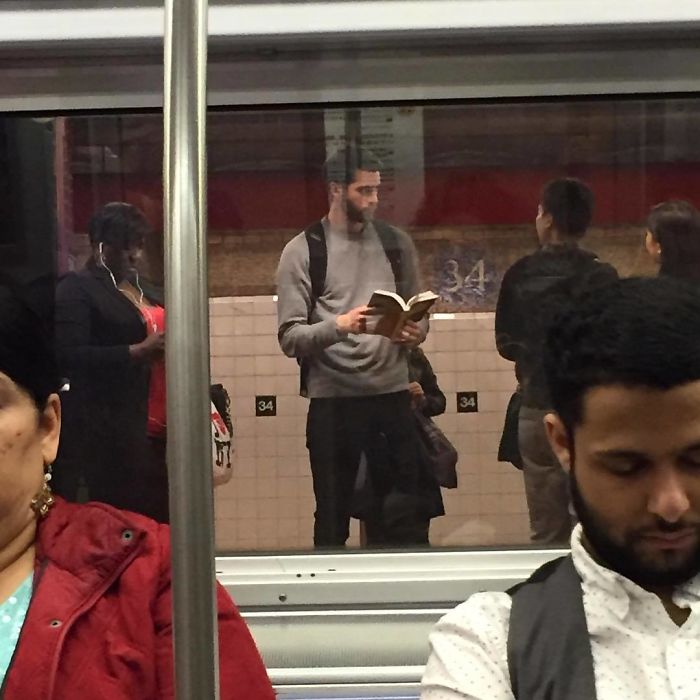 Instagram-Account-Shares-Hot-Dudes-Reading-Books