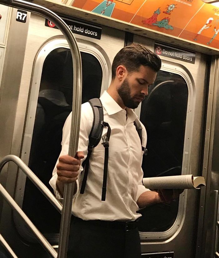 Instagram-Account-Shares-Hot-Dudes-Reading-Books