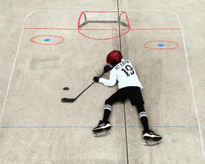 14-Year-Old-Daily-Chalk-Art-For-Her-Brother-So-He-Could-Travel
