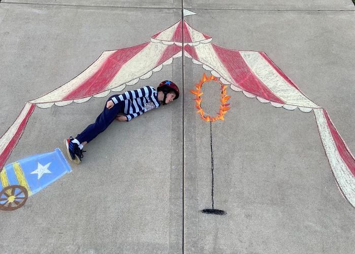 14-Year-Old-Daily-Chalk-Art-For-Her-Brother-So-He-Could-Travel