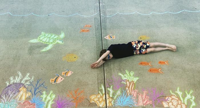 14-Year-Old-Daily-Chalk-Art-For-Her-Brother-So-He-Could-Travel