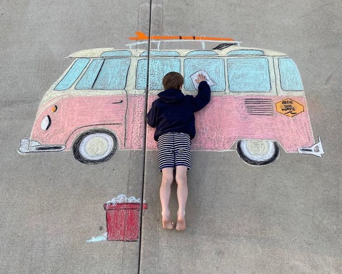 14-Year-Old-Daily-Chalk-Art-For-Her-Brother-So-He-Could-Travel