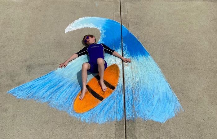 14-Year-Old-Daily-Chalk-Art-For-Her-Brother-So-He-Could-Travel