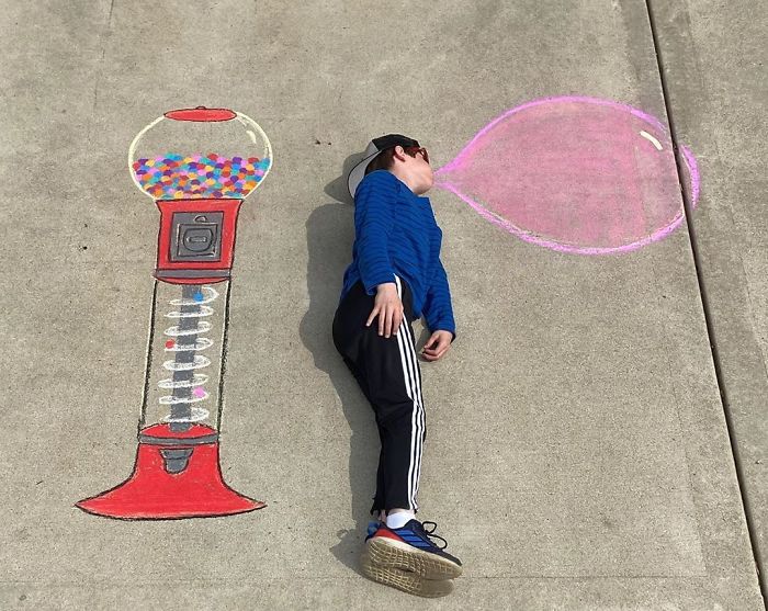 14-Year-Old-Daily-Chalk-Art-For-Her-Brother-So-He-Could-Travel