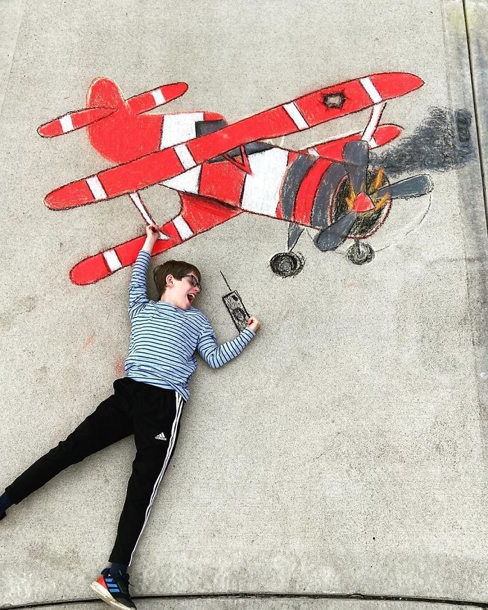 14-Year-Old-Daily-Chalk-Art-For-Her-Brother-So-He-Could-Travel